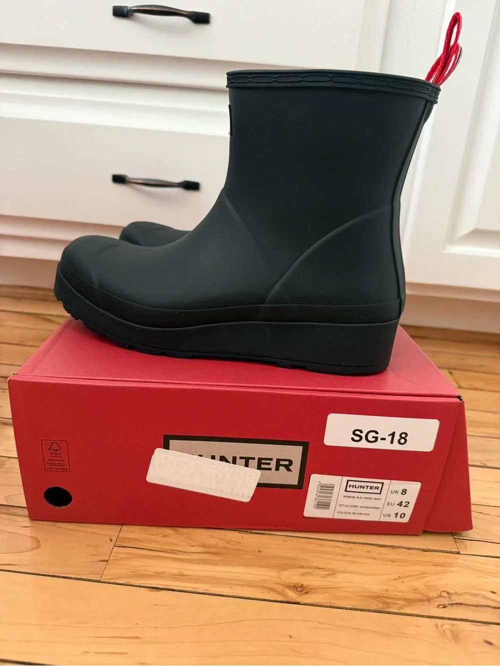 New In Box Hunter Short Boots Black Womens Size 10 Rain Boots Waterproof Rubber